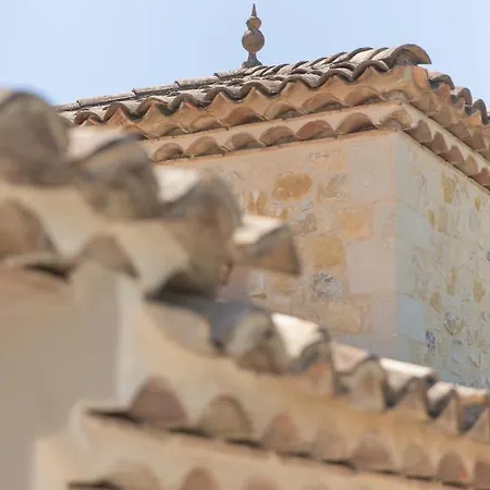 Des Alexandrins לינה וארוחת בוקר