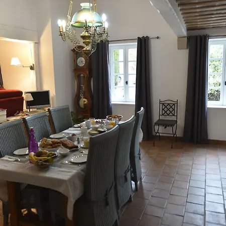 לינה וארוחת בוקר Des Alexandrins Uzès